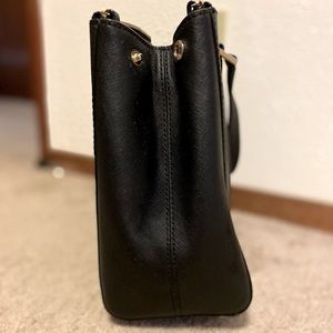Kate spade hand bag. No wear or tears or stains